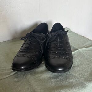 Classic Black Women’s Oxford Shoes